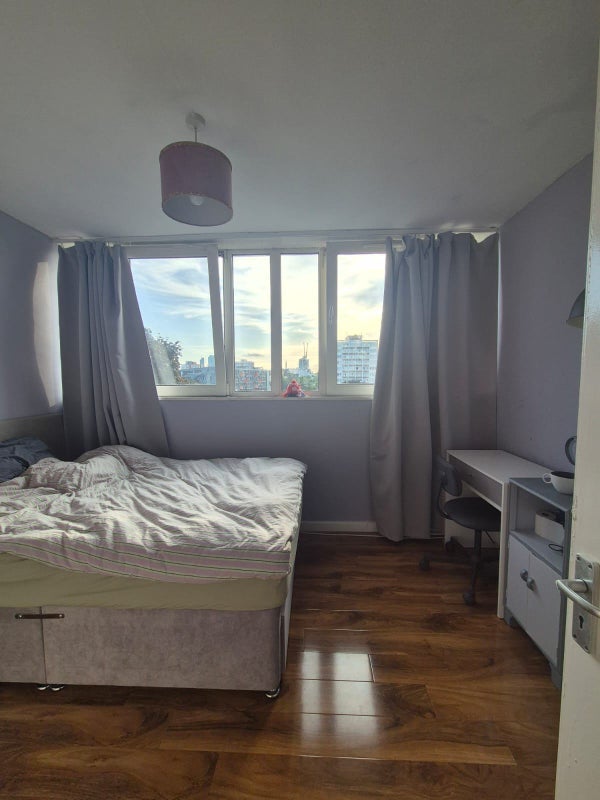 Room Regent's Row in Greater London