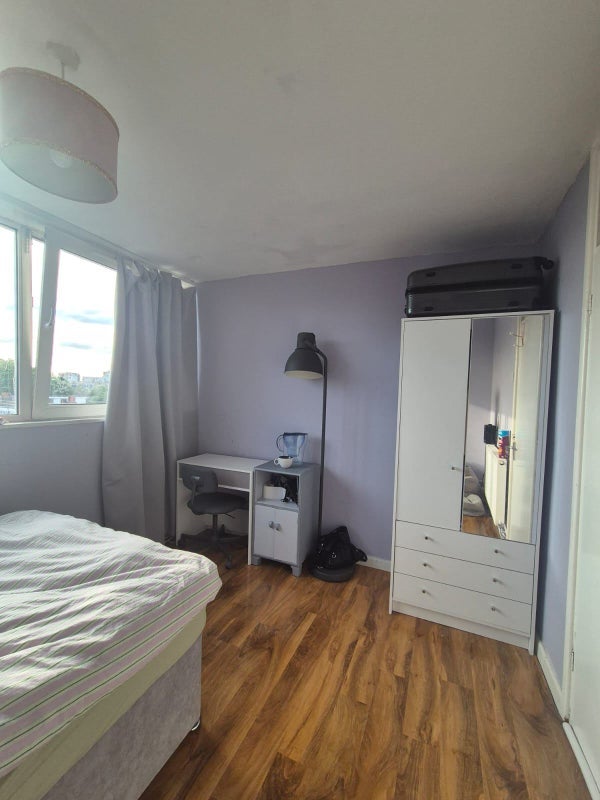 Room Regent's Row in Greater London