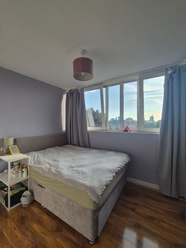 Room Regent's Row in Greater London