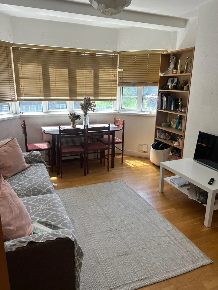Room Chiswick Village in Greater London