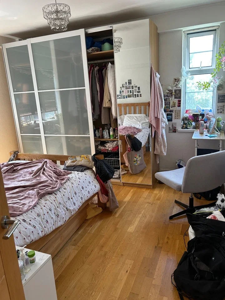 Room Chiswick Village in Greater London