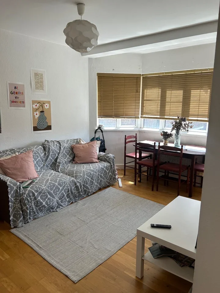 Room Chiswick Village in Greater London