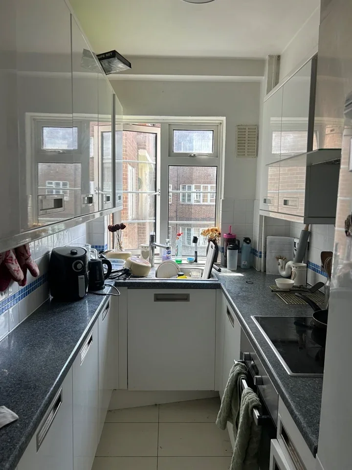 Room Chiswick Village in Greater London