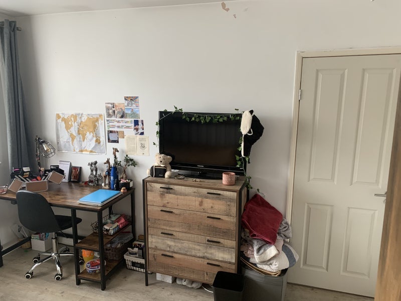 Room Claverham Road in Bristol