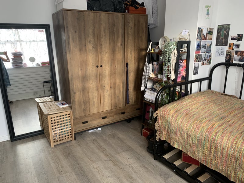 Room Claverham Road in Bristol
