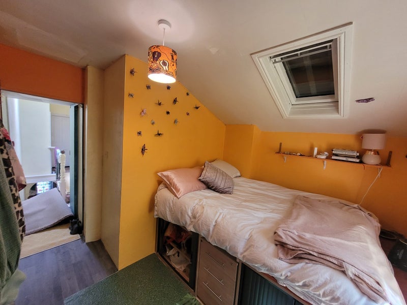 Room Fishponds Road in Bristol