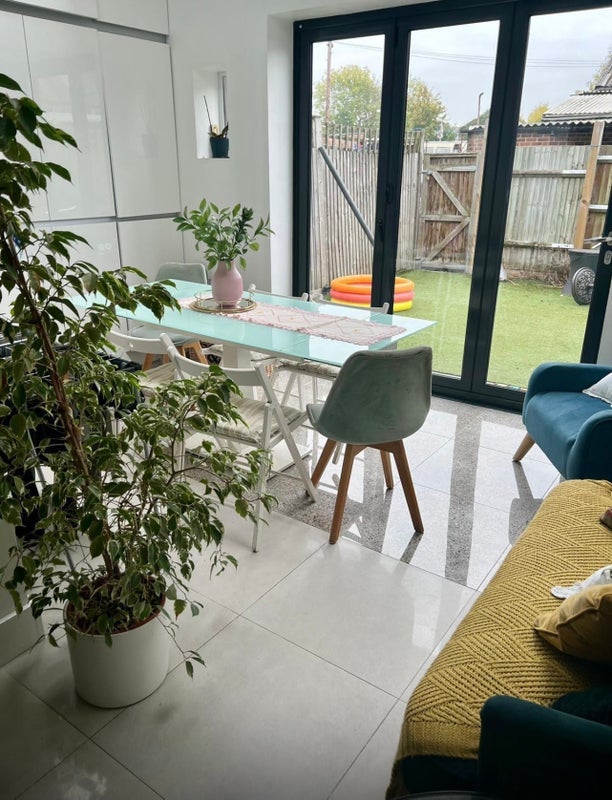 Room Overdale Road in Greater London