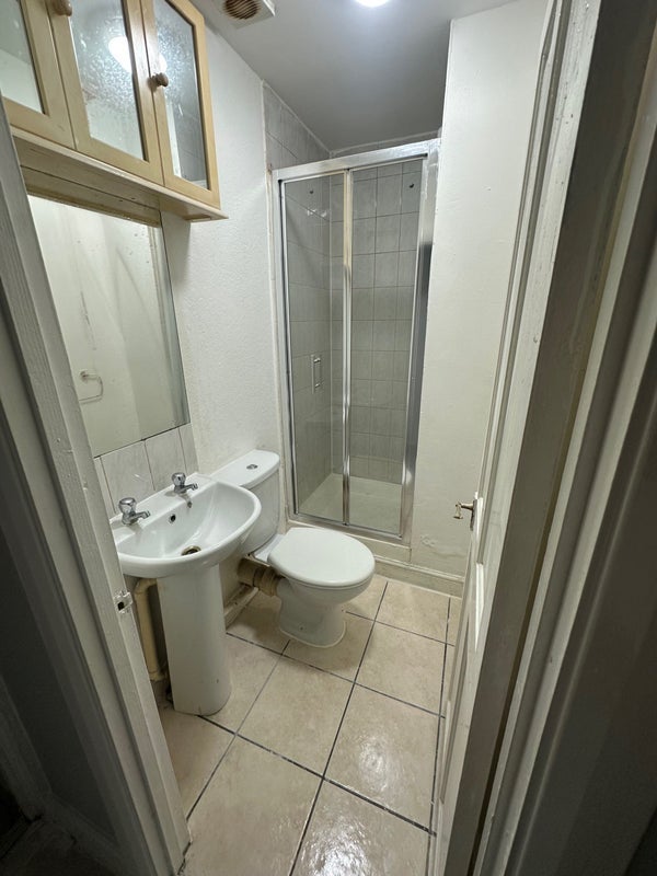 Flat Sigdon Passage in Greater London