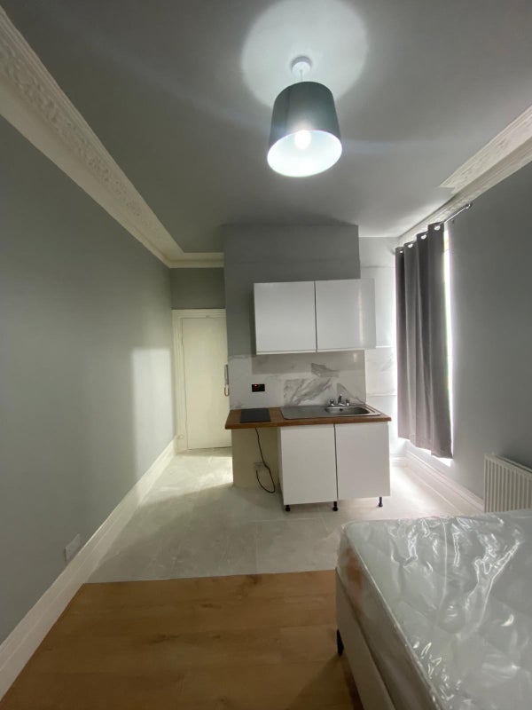 Flat Sigdon Passage in Greater London