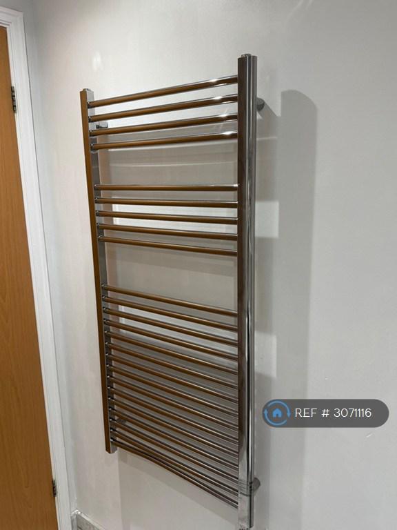 Flat Woodholme Court in Liverpool