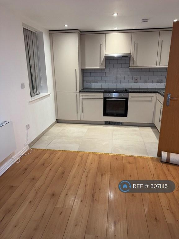 Flat Woodholme Court in Liverpool