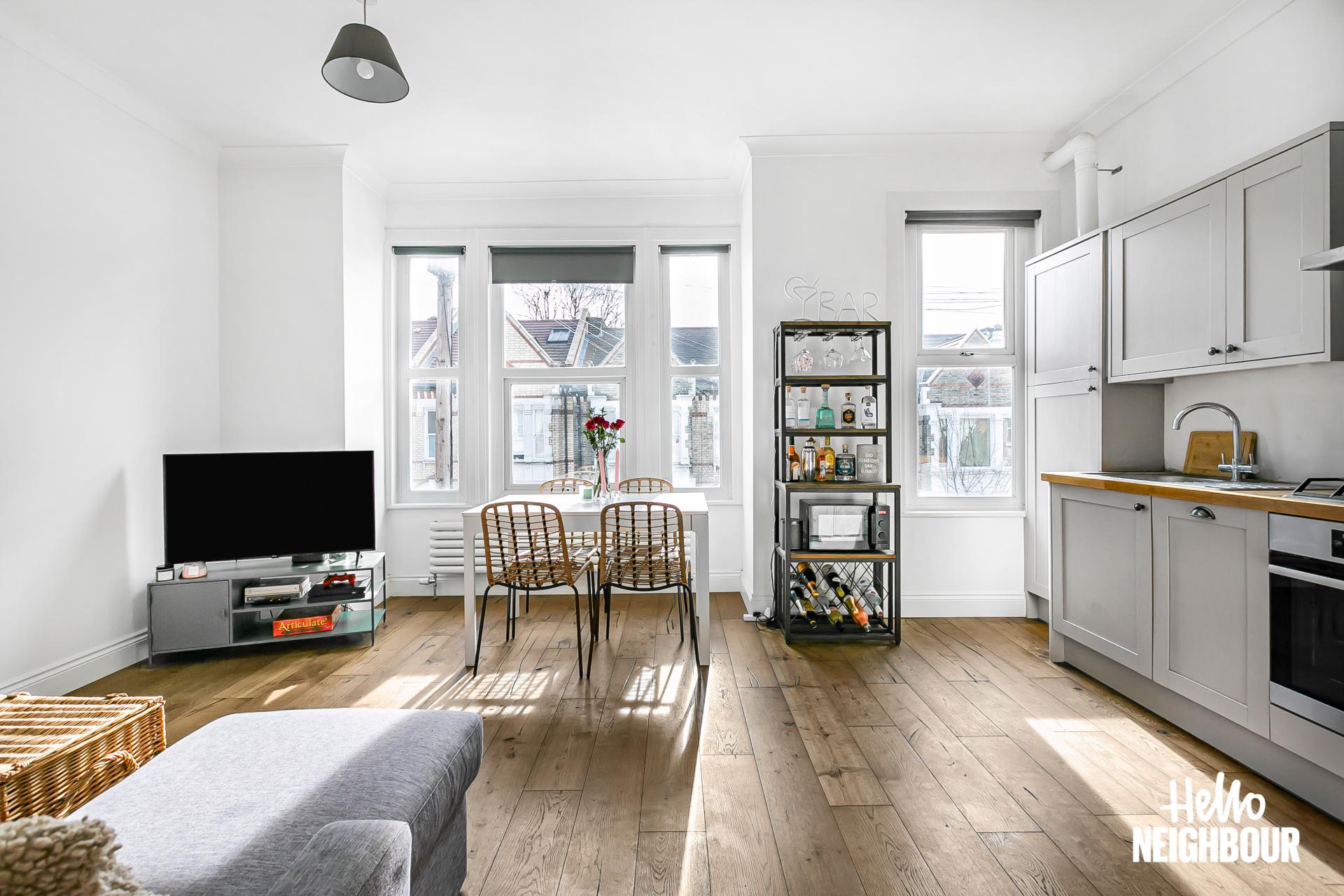 Flat Kingscourt Road in Greater London