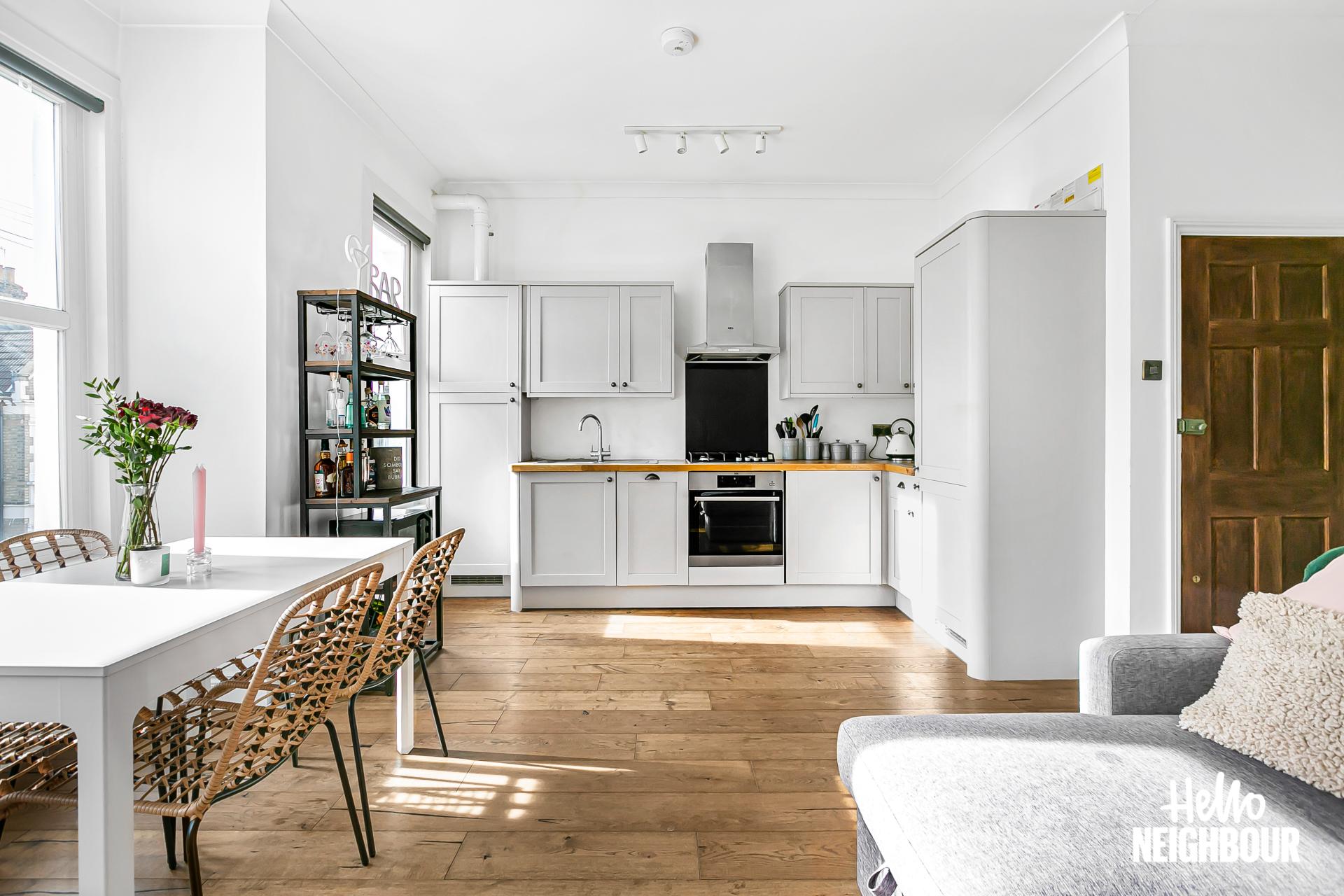 Flat Kingscourt Road in Greater London