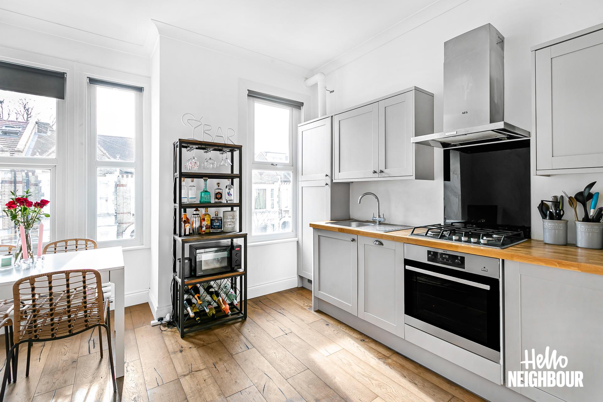 Flat Kingscourt Road in Greater London