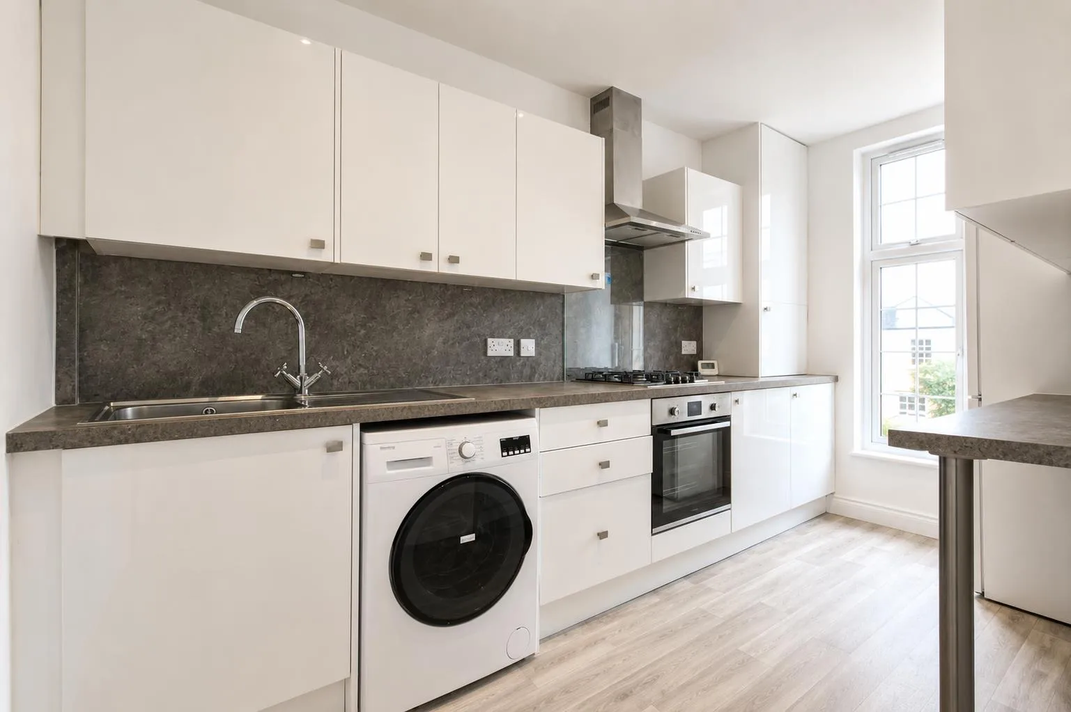 Flat Upper Richmond Road West in Greater London