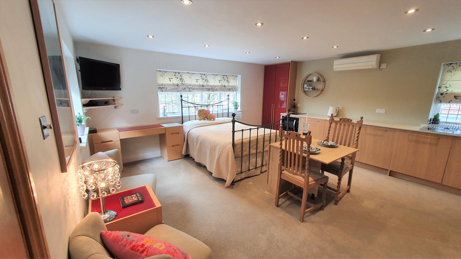 Flat Wakemans Hill Avenue in Greater London