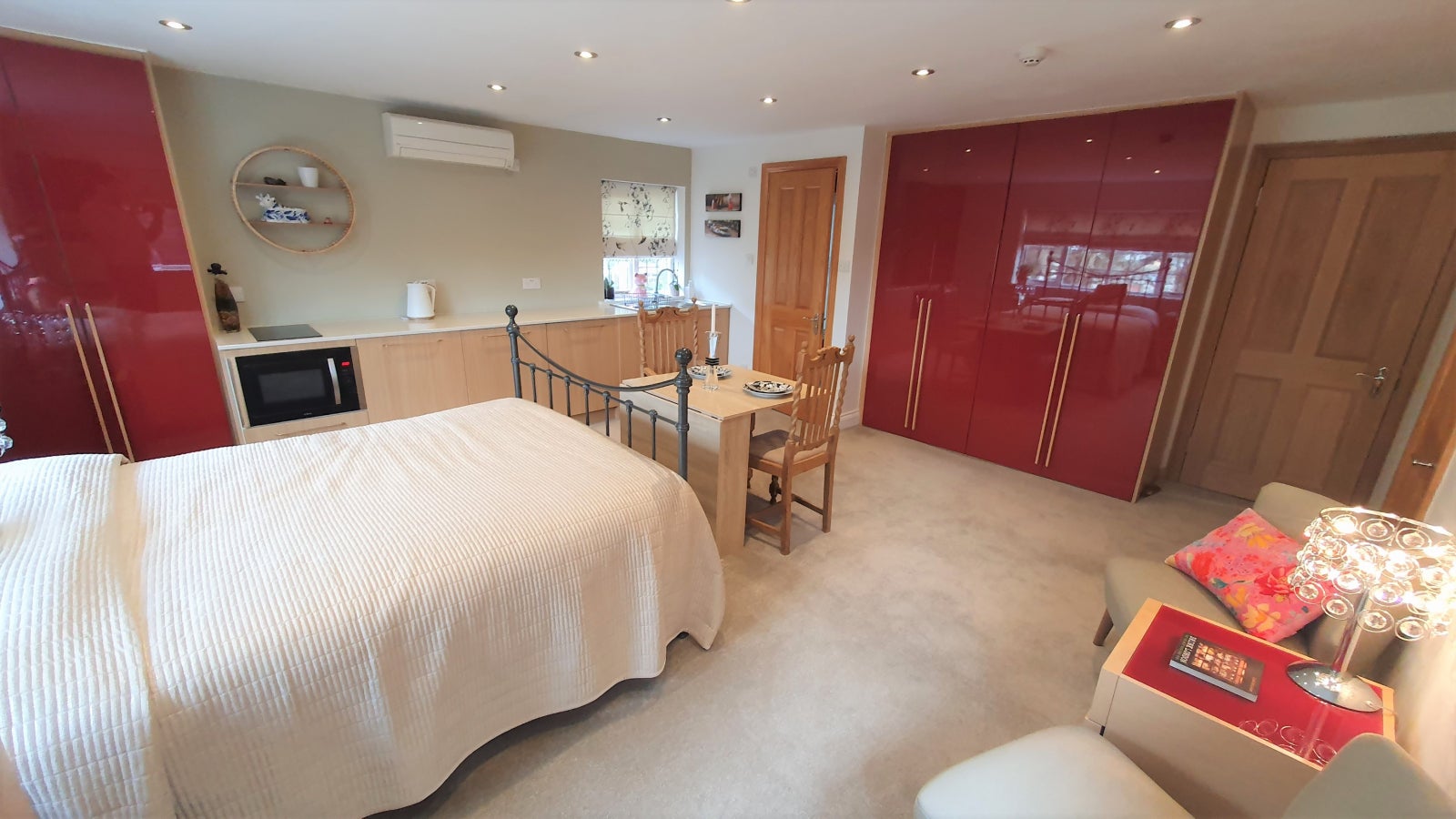 Flat Wakemans Hill Avenue in Greater London