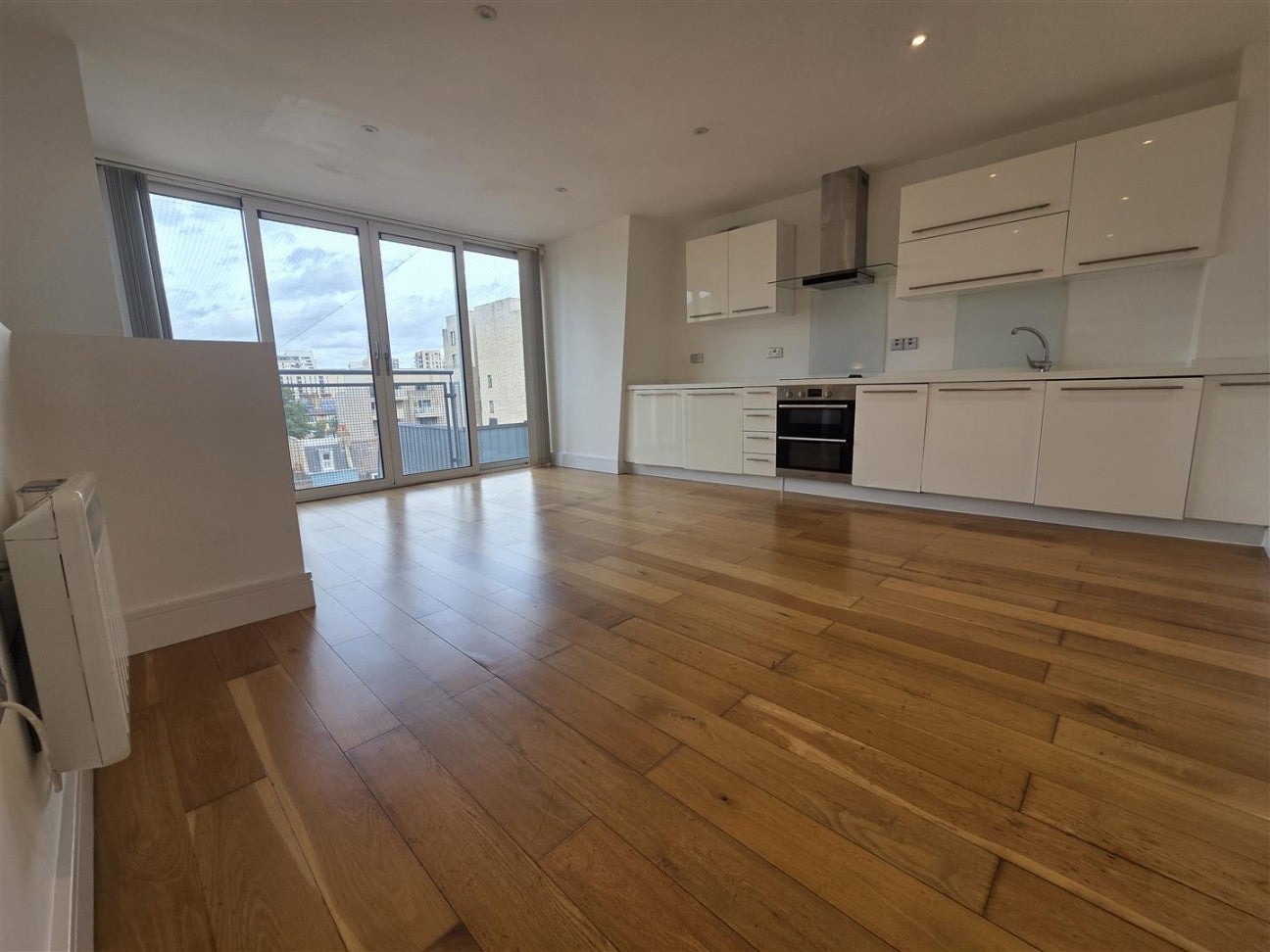 Flat Hardwicks Square in Greater London