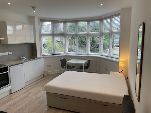 Flat Wycombe Gardens in Greater London