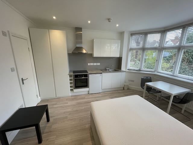 Flat Wycombe Gardens in Greater London