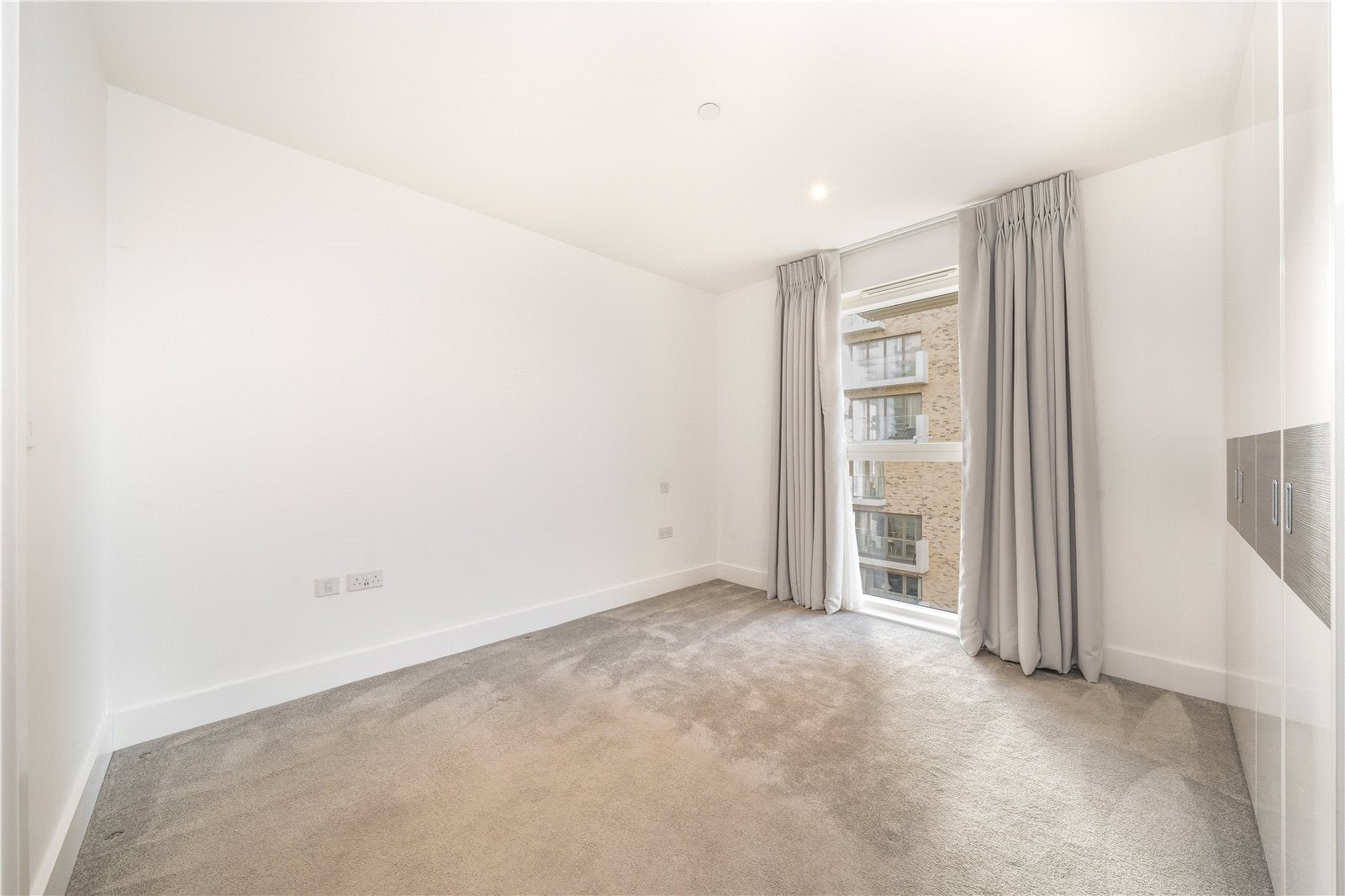 Flat Pegler Square in Greater London