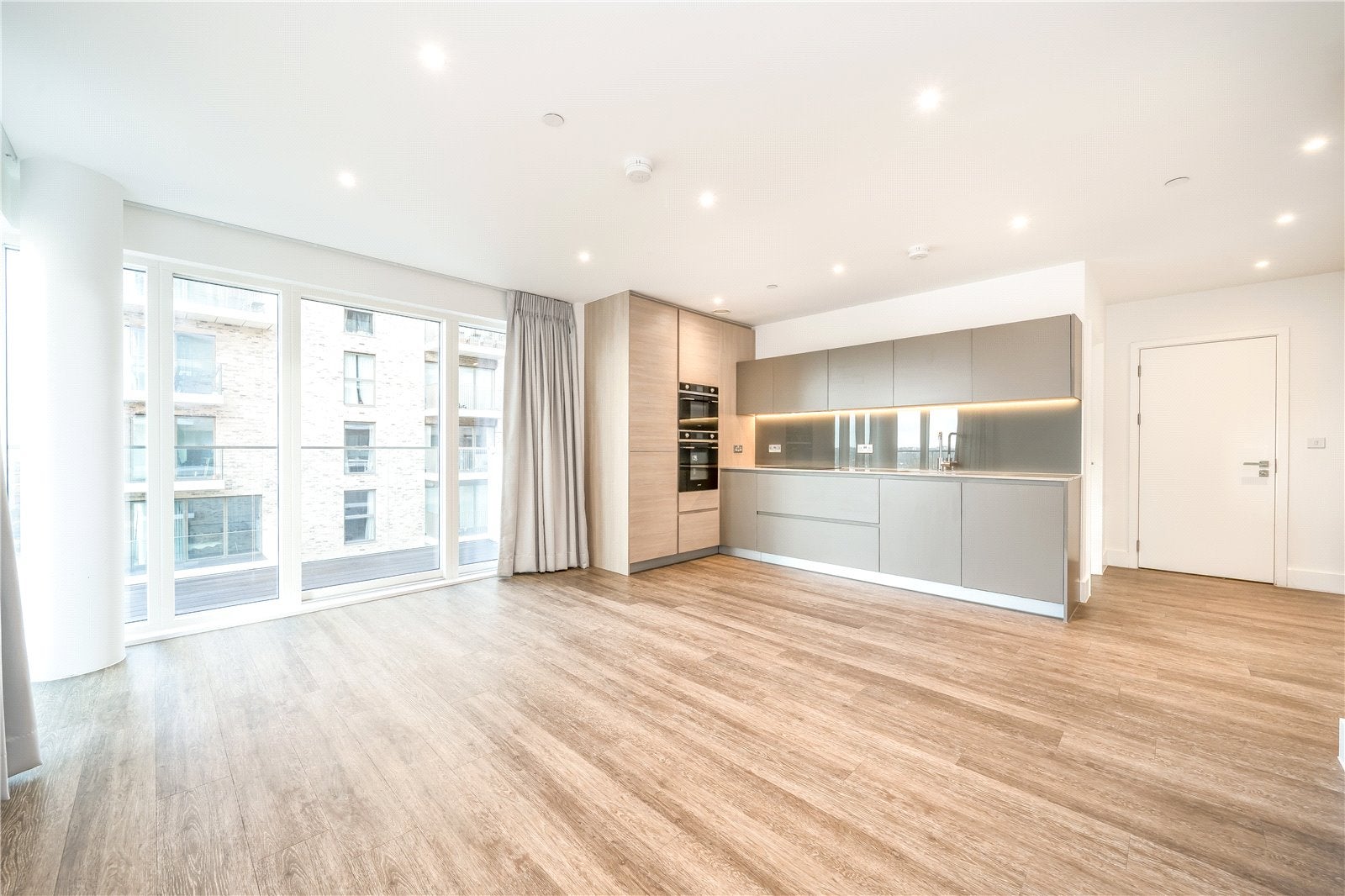 Flat Pegler Square in Greater London
