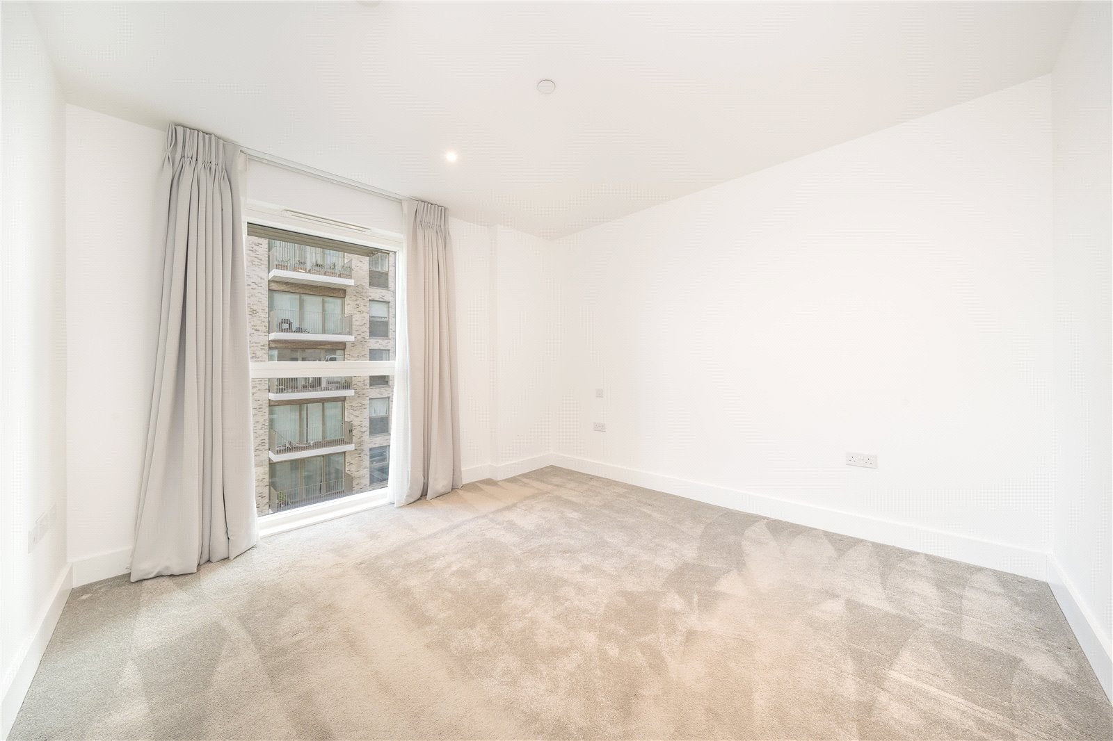Flat Pegler Square in Greater London