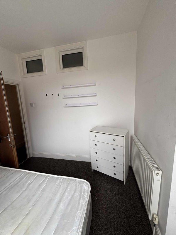 Flat Dronfield Road in North East Derbyshire