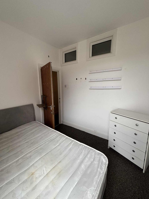 Flat Dronfield Road in North East Derbyshire