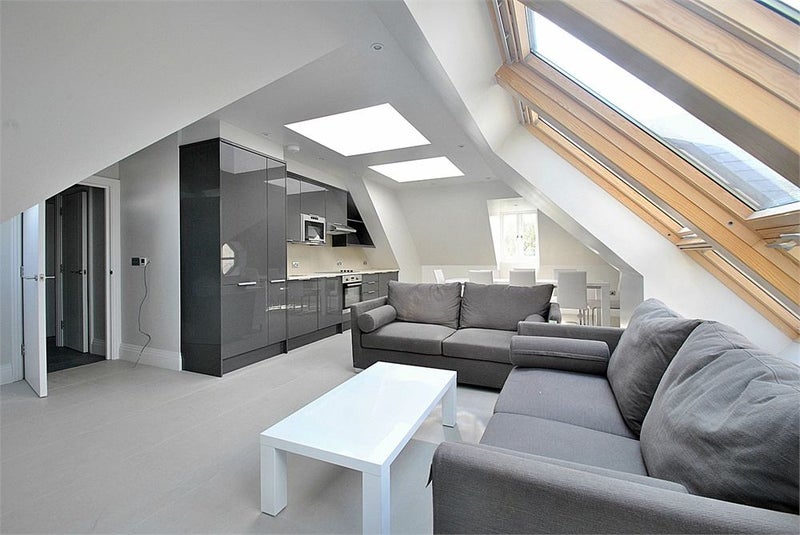 Room Long Lane in Greater London