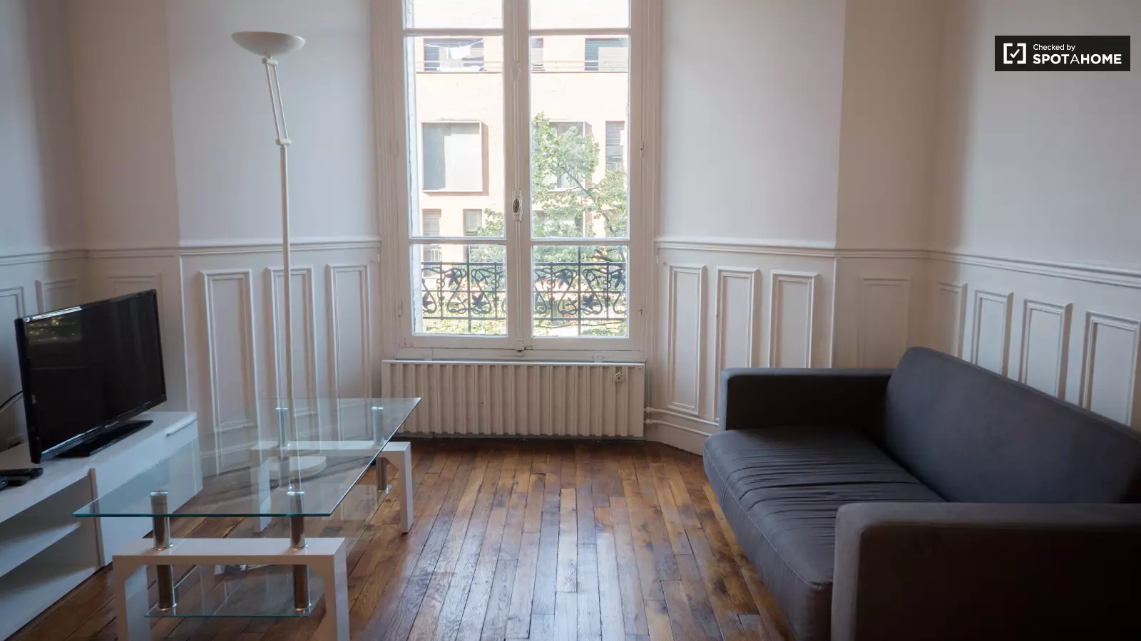 Flat Rue de la Convention in Paris