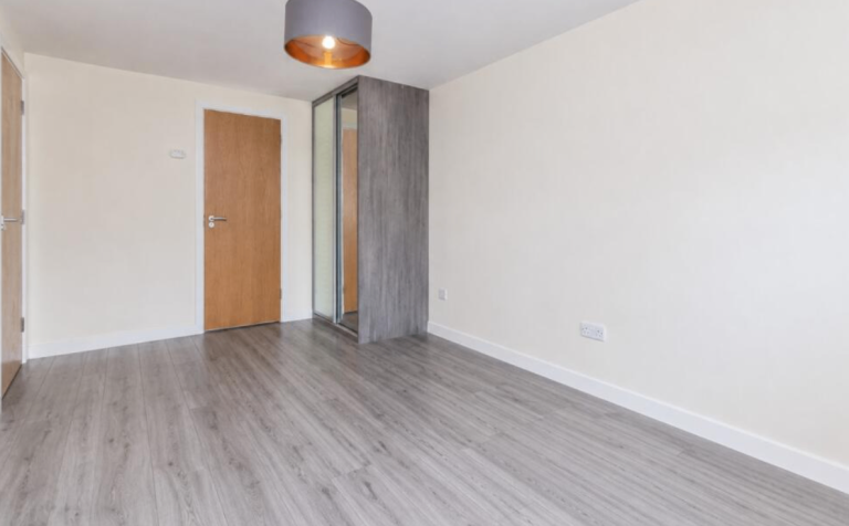 Flat Burley Lodge Terrace in Leeds