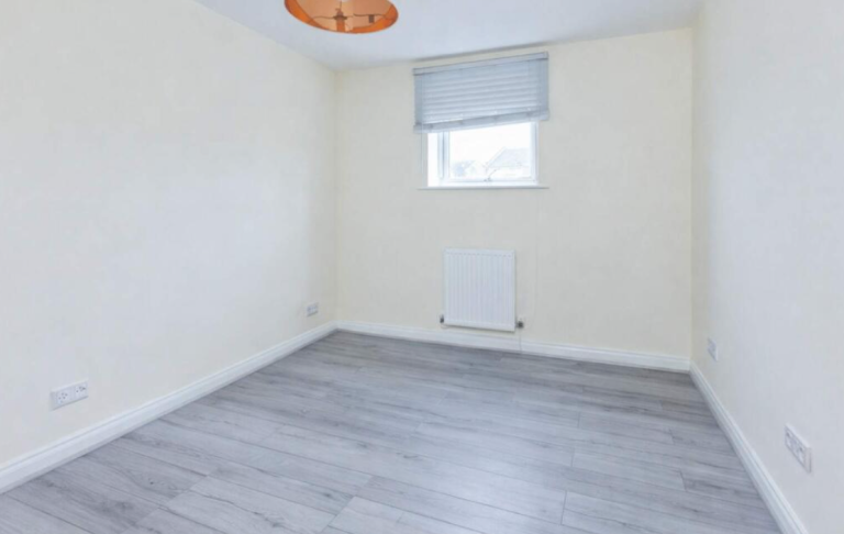 Flat Burley Lodge Terrace in Leeds