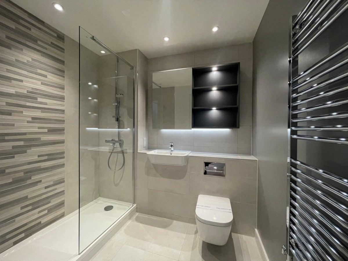 Flat Greenleaf Walk in Greater London