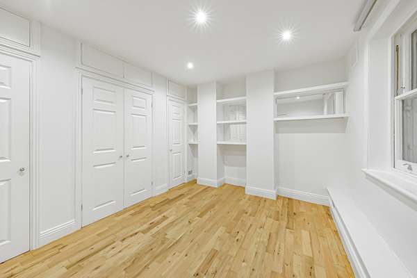 Flat Heath Street in Greater London