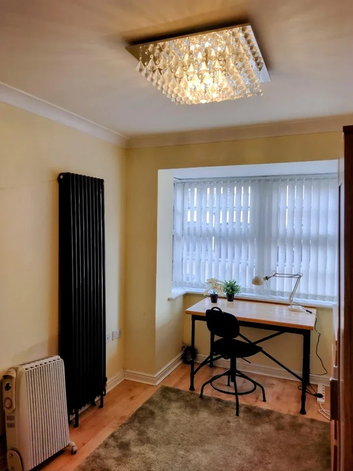 Room Eliza Cook Close in Dartford