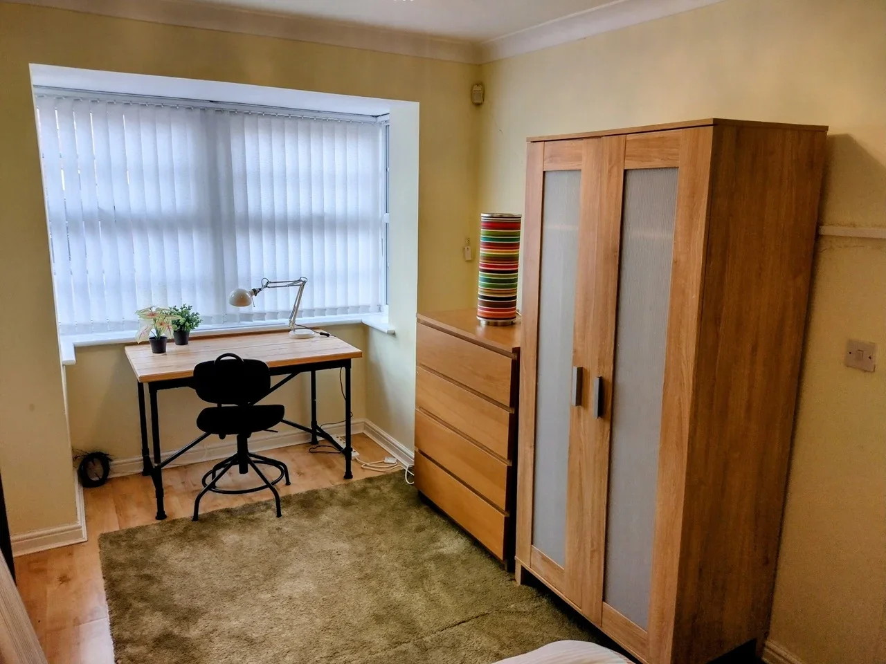 Room Eliza Cook Close in Dartford