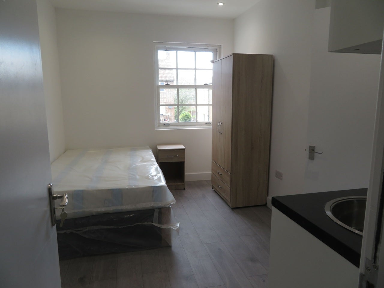 Room Middle Road in Greater London