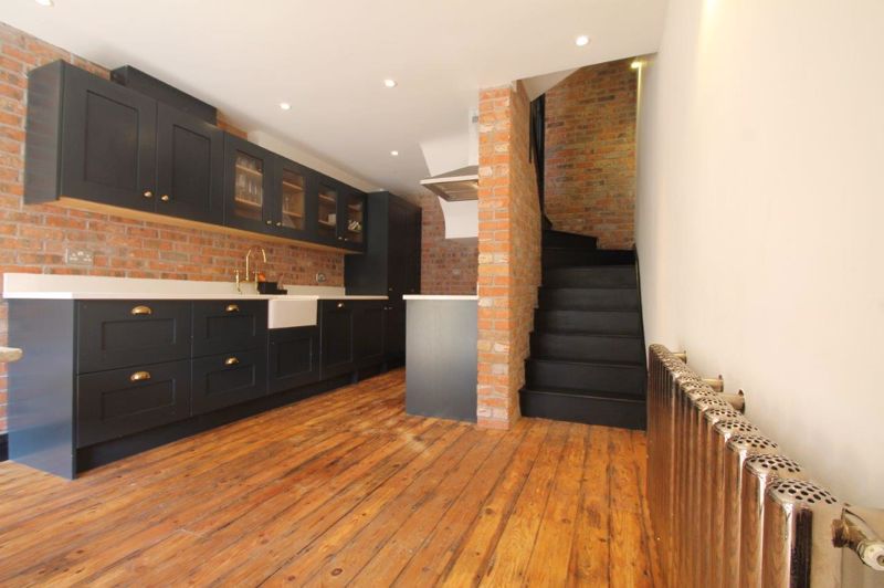 Flat Eagle Mews in Greater London