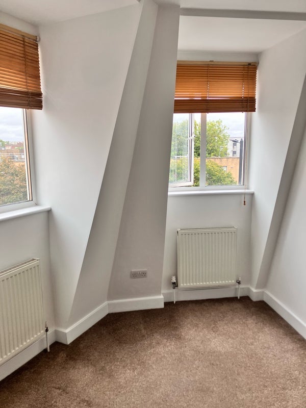 Room Holloway Road in Greater London