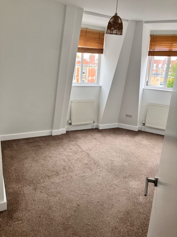 Room Holloway Road in Greater London