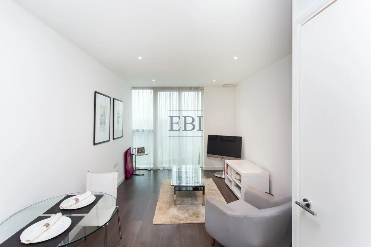 Flat Wellesley Road in Greater London