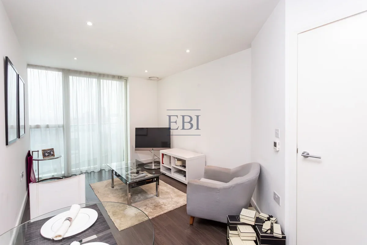 Flat Wellesley Road in Greater London