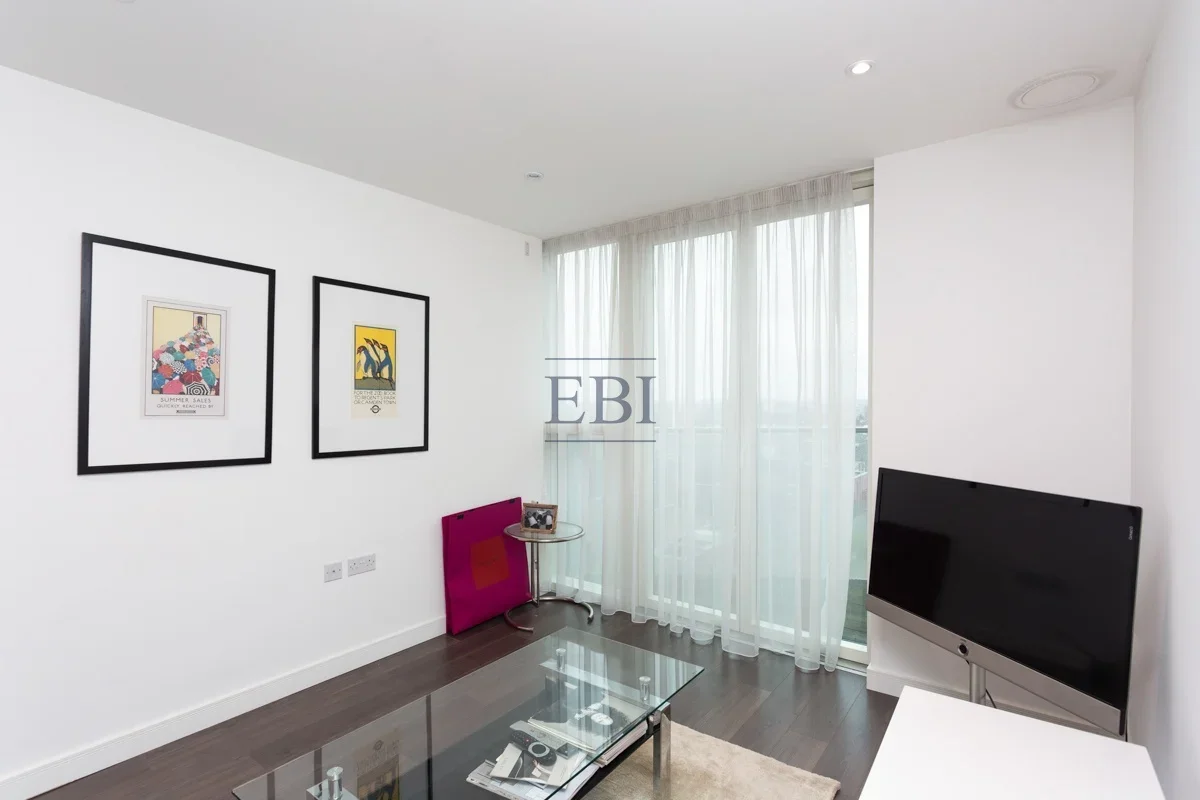 Flat Wellesley Road in Greater London