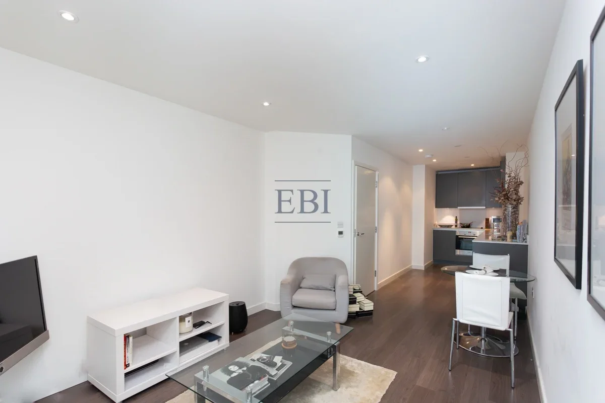 Flat Wellesley Road in Greater London