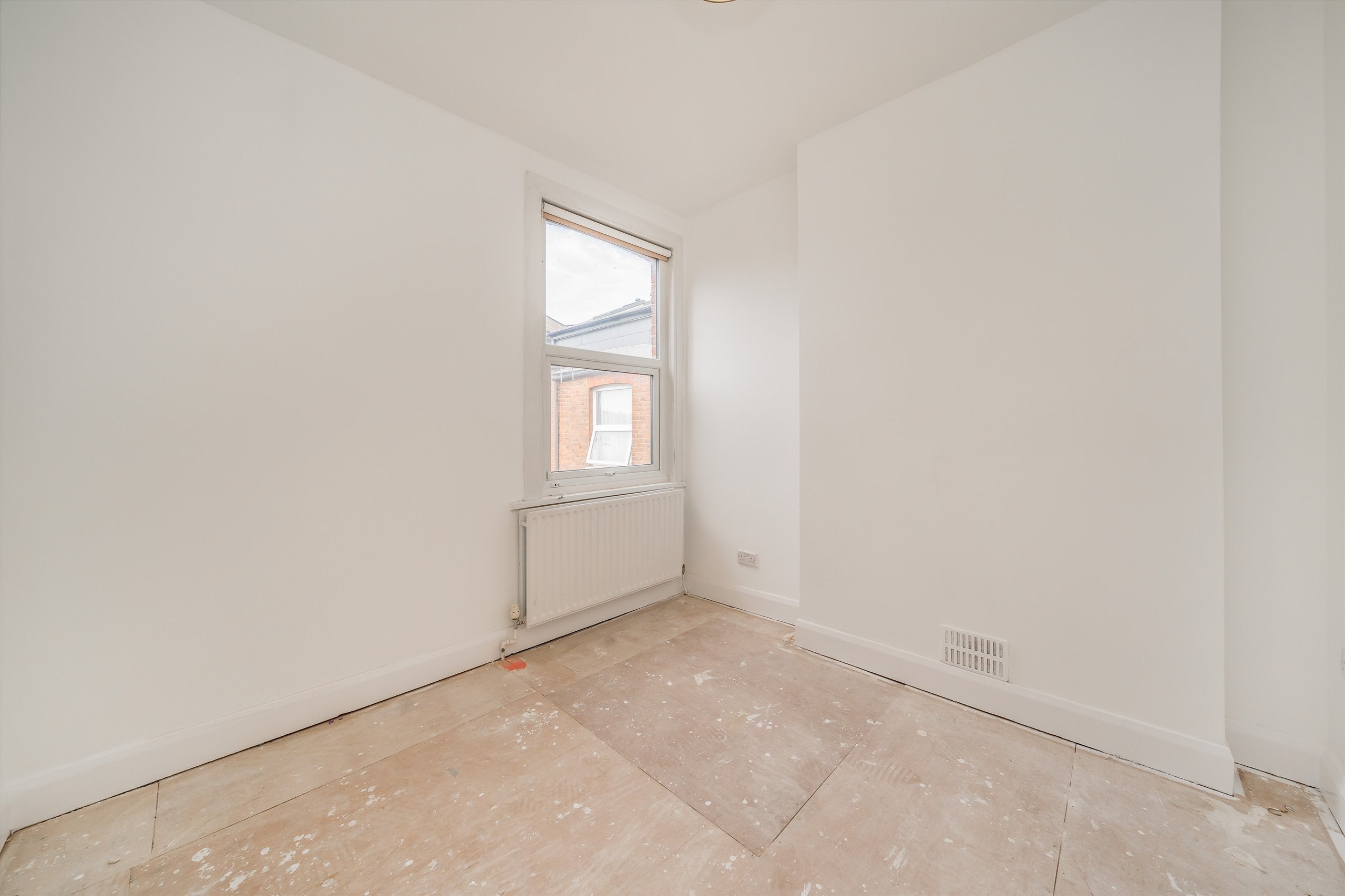 Flat Denzil Road in Greater London