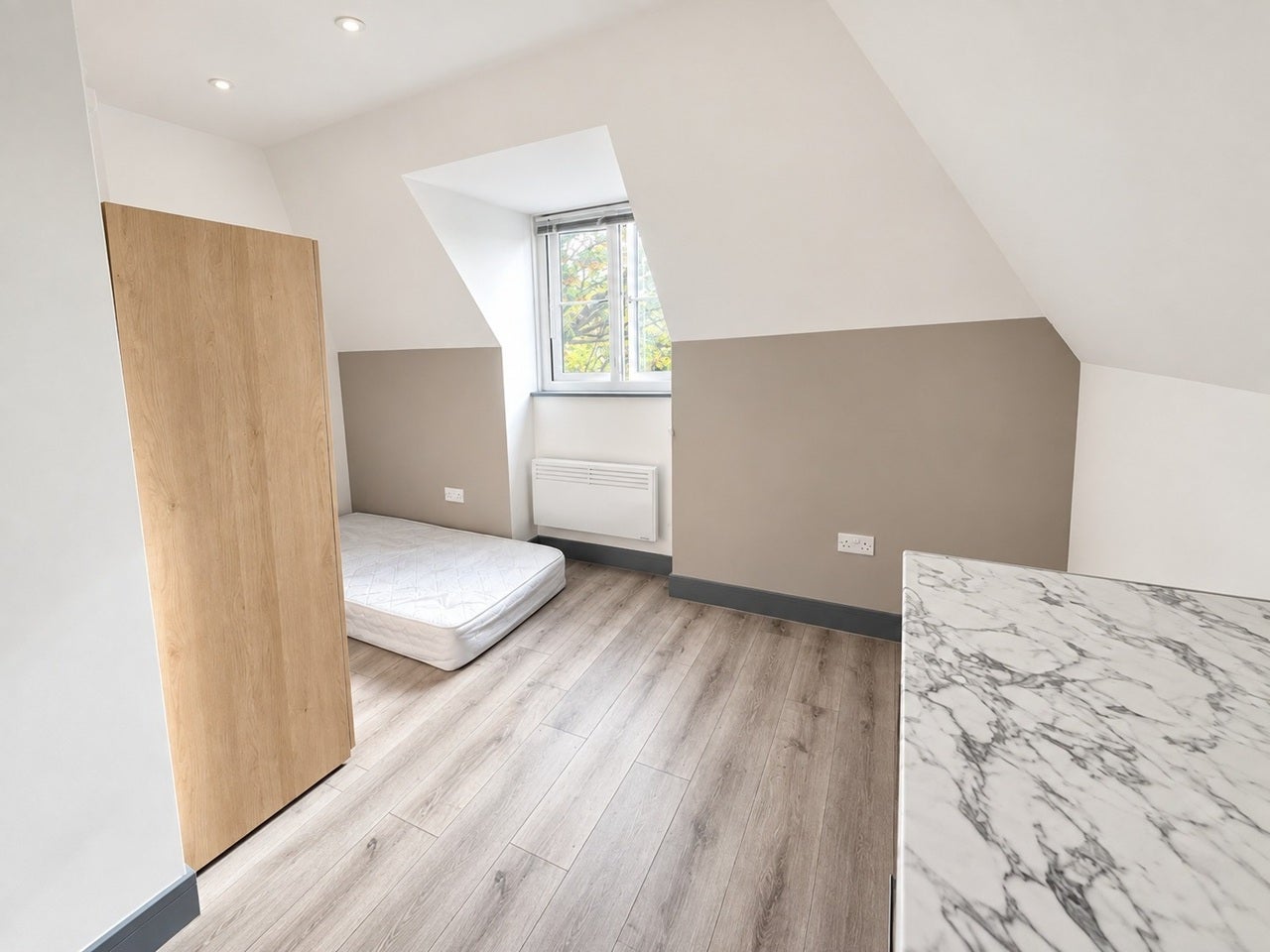 Flat Corkran Road in Greater London