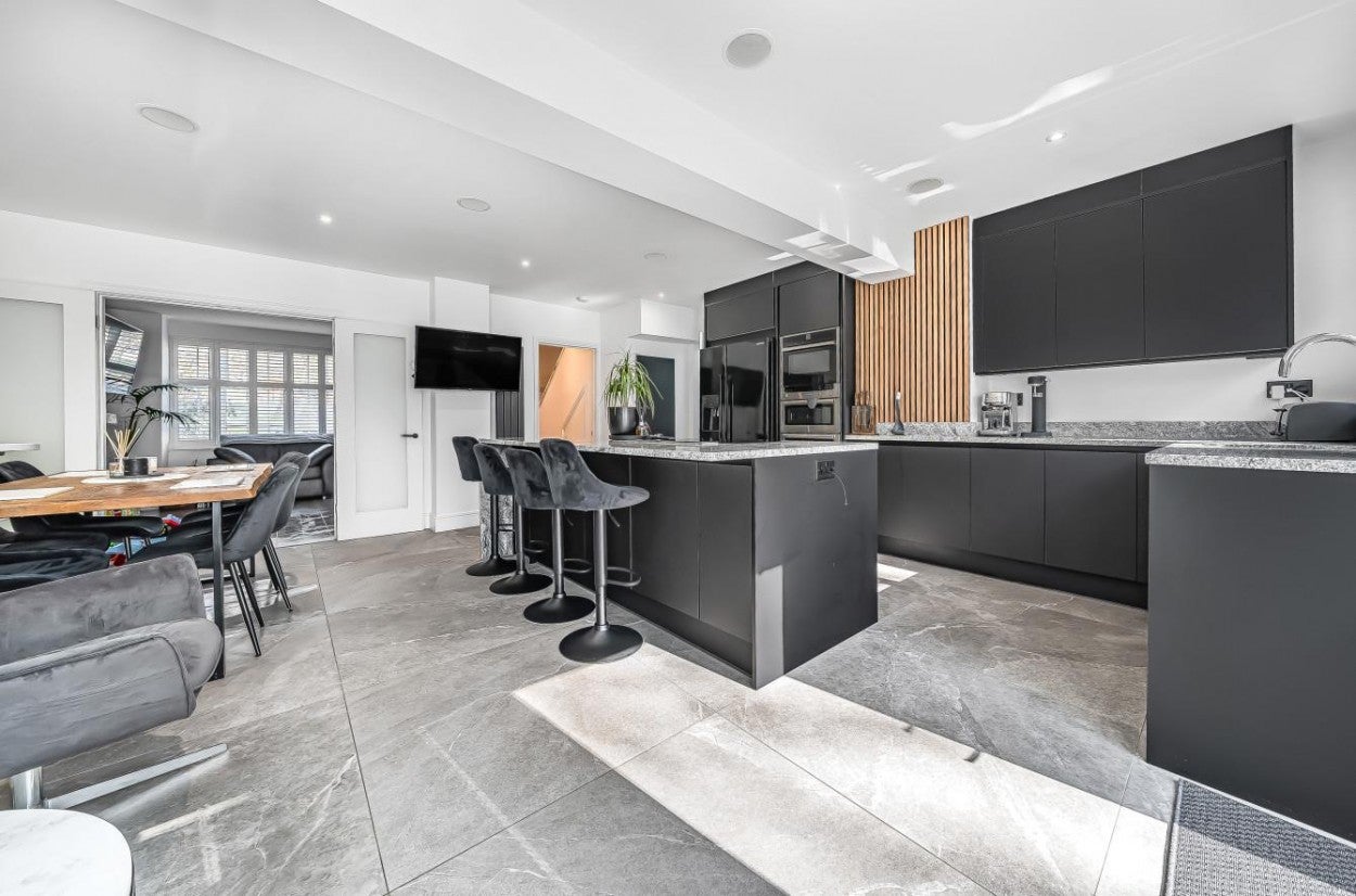 House Rowhill Crescent in Rushmoor