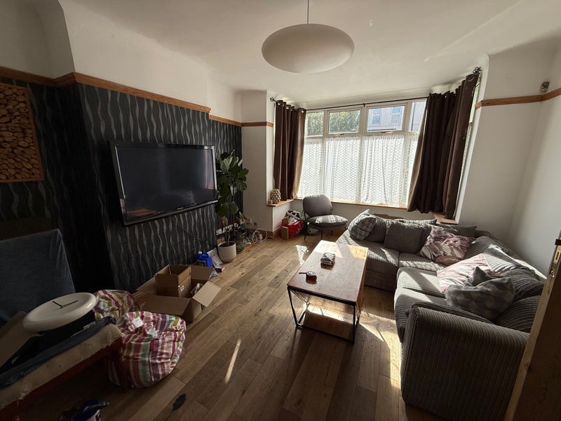 Room Cedar Road in Greater London