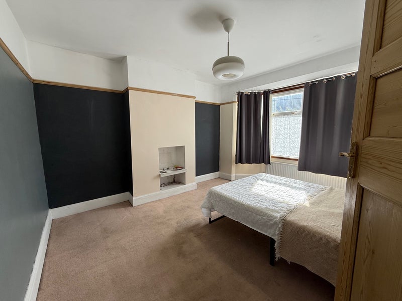 Room Cedar Road in Greater London